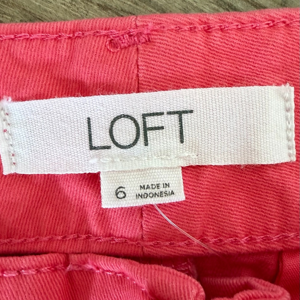 NWT Loft Monroe Slim Fit Chinos in Vibrant Pink, Size 6 - Picture 6 of 7